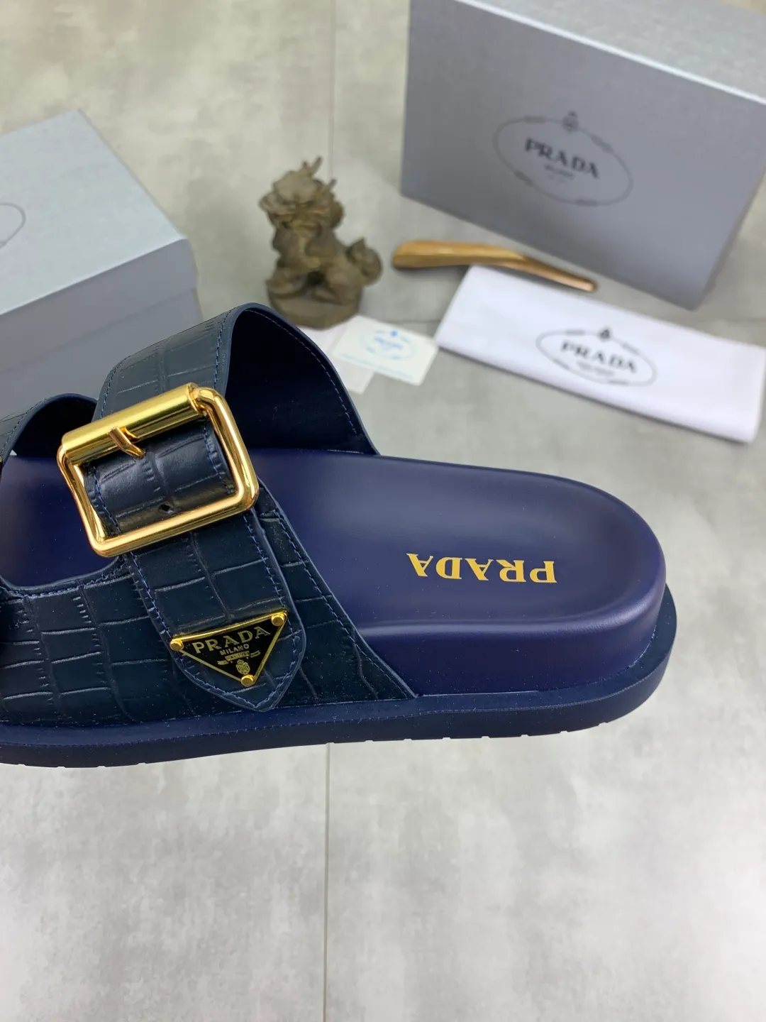 Men's shoes 💰P340💰【New style】🎁🎁🎁 PRADA Prada's new casual slippers, original official website, perfect workmanship, transmitting a kind of noble luxury, sublimating its definition of luxury in Prada's high-end extraordinary craftsmanship. Original combination outsole, code number: 38-44 (45 customized) Multiple colors 🉑️ to choose from